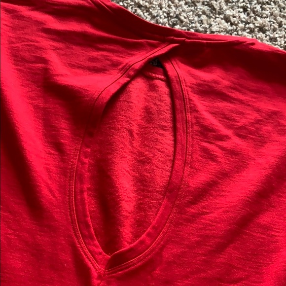 NWOT keyhole back Victoria’s sport sweatshirt - Picture 4 of 4